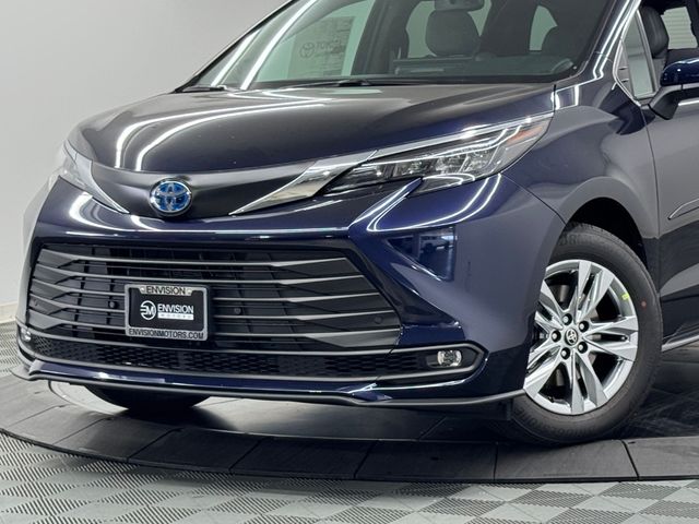 2025 Toyota Sienna XLE