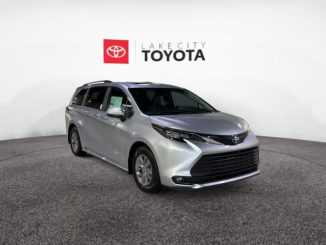 2025 Toyota Sienna XLE