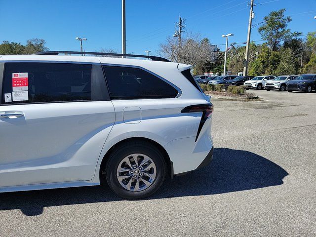 2025 Toyota Sienna XLE