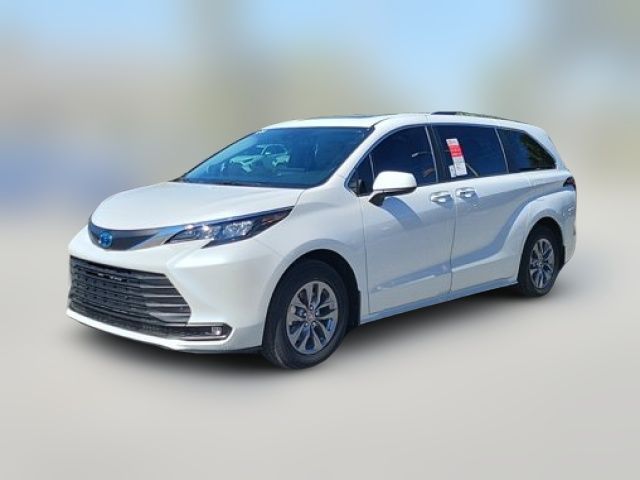 2025 Toyota Sienna XLE