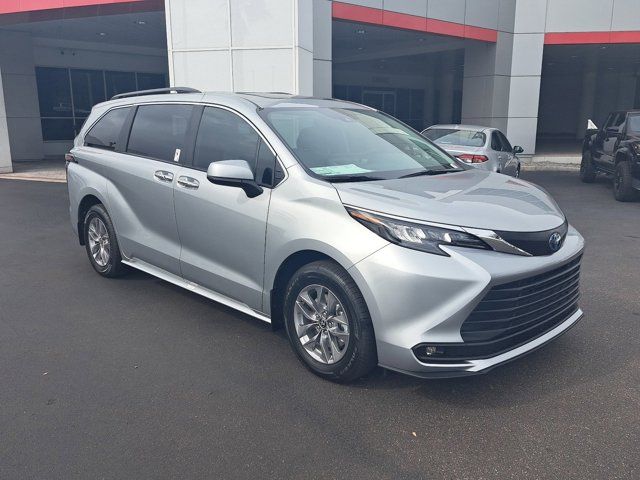 2025 Toyota Sienna XLE