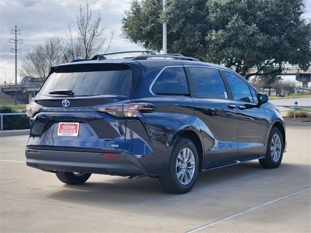 2025 Toyota Sienna XLE