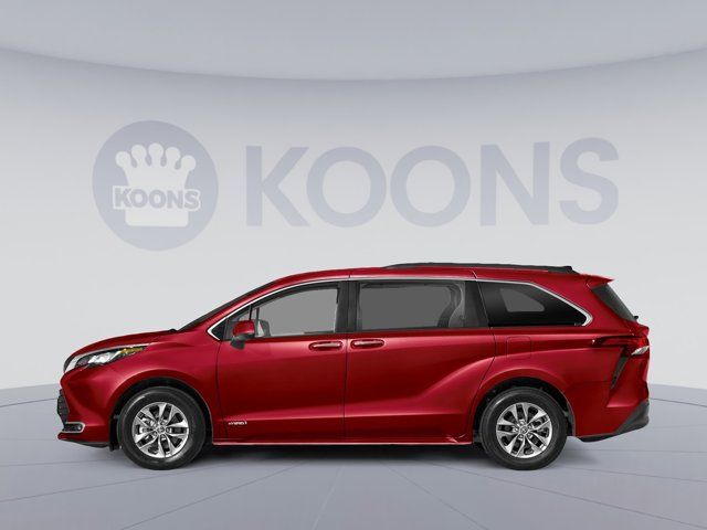 2025 Toyota Sienna XLE
