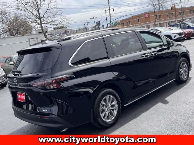 2025 Toyota Sienna XLE