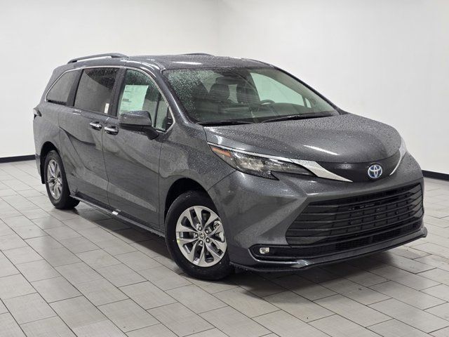 2025 Toyota Sienna XLE