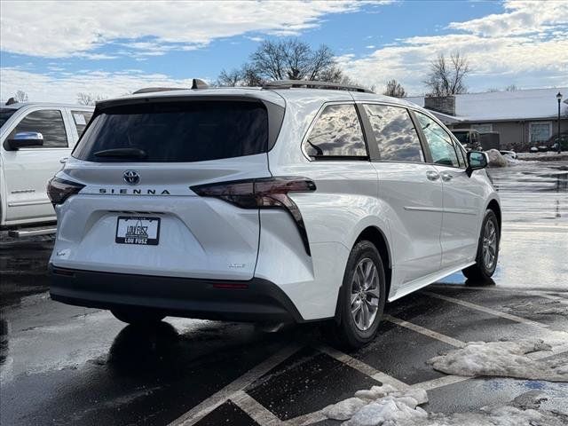 2025 Toyota Sienna XLE