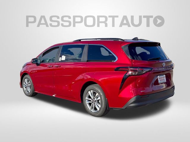 2025 Toyota Sienna XLE