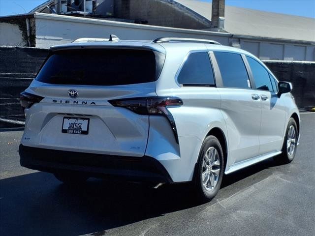 2025 Toyota Sienna XLE