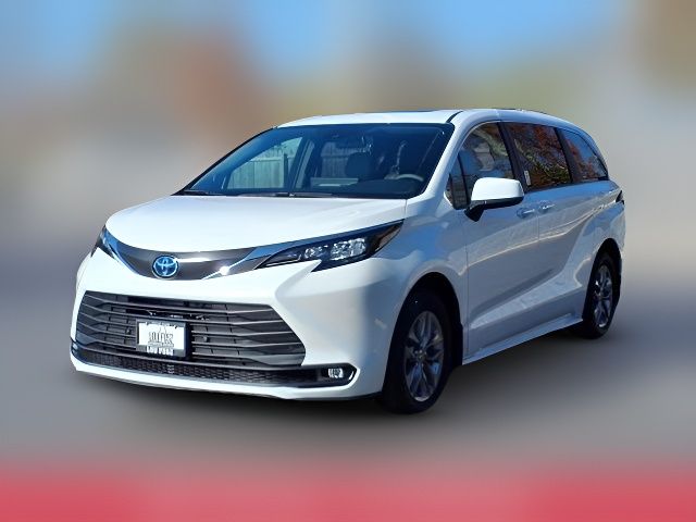 2025 Toyota Sienna XLE