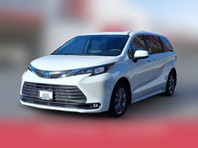 2025 Toyota Sienna XLE