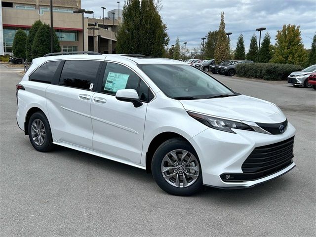 2025 Toyota Sienna XLE