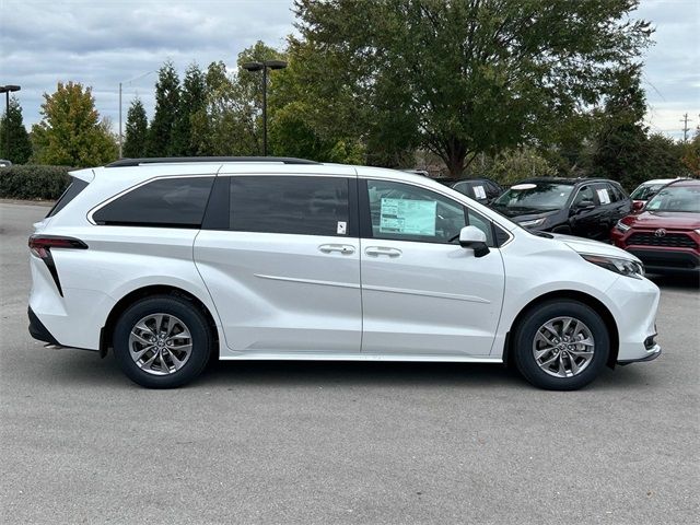 2025 Toyota Sienna XLE