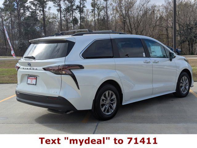 2025 Toyota Sienna XLE