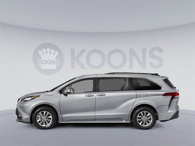 2025 Toyota Sienna XLE
