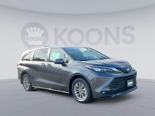 2025 Toyota Sienna XLE