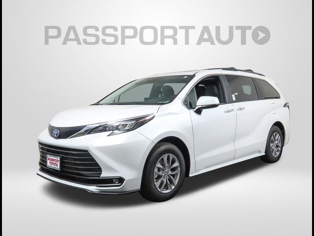 2025 Toyota Sienna XLE