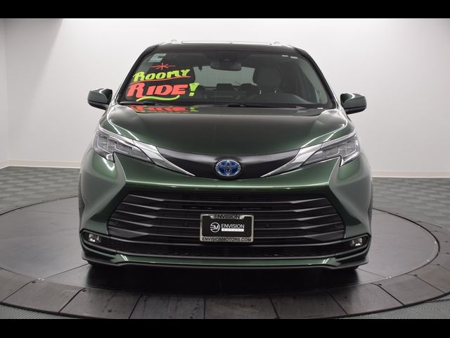 2025 Toyota Sienna XLE