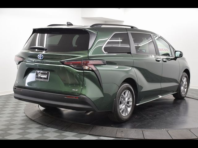 2025 Toyota Sienna XLE