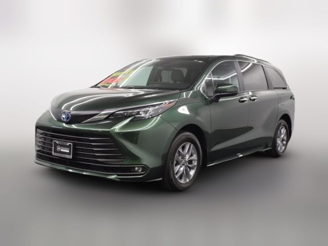 2025 Toyota Sienna XLE