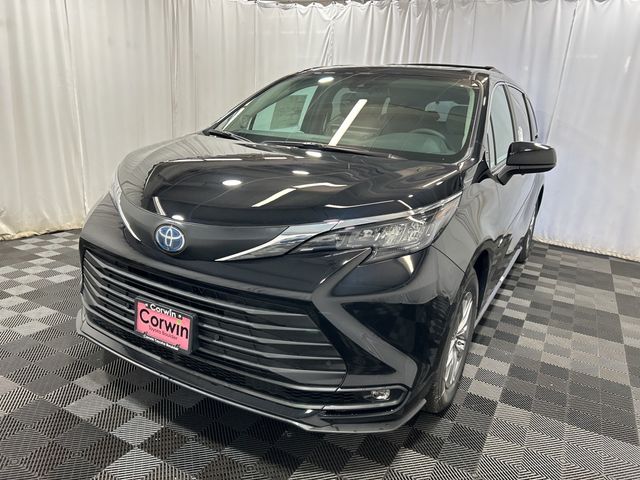 2025 Toyota Sienna XLE