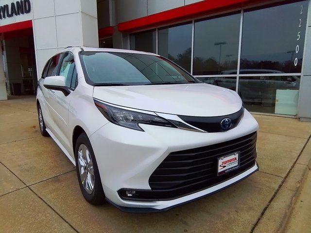 2025 Toyota Sienna XLE