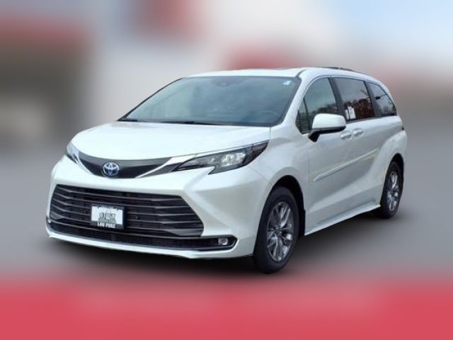 2025 Toyota Sienna XLE