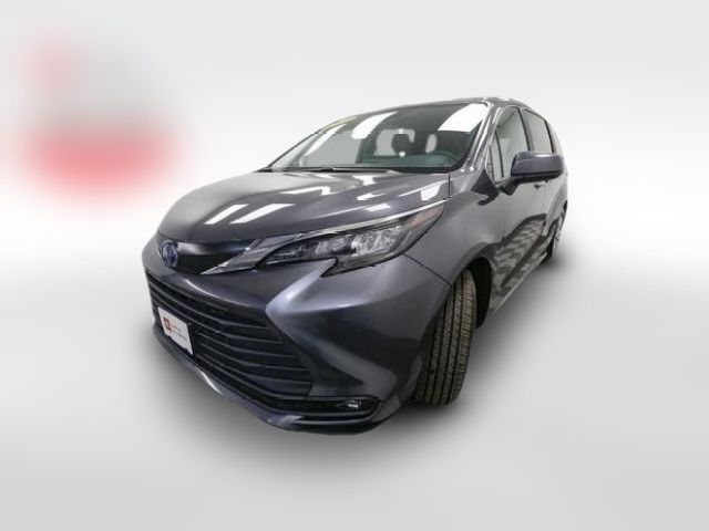2025 Toyota Sienna XLE