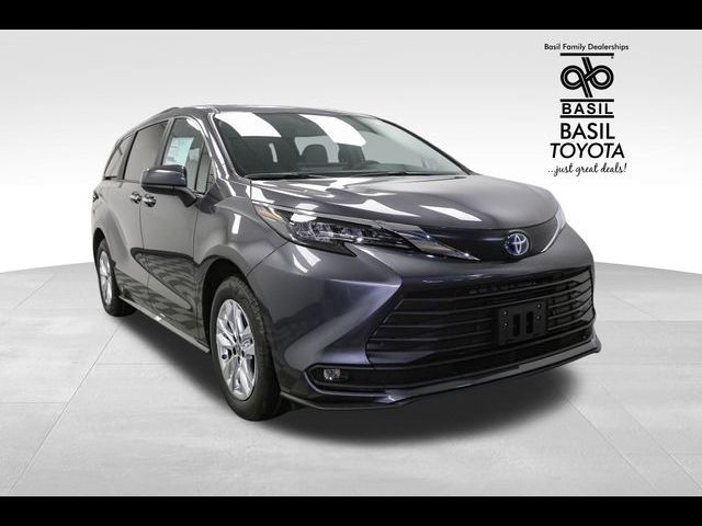 2025 Toyota Sienna XLE