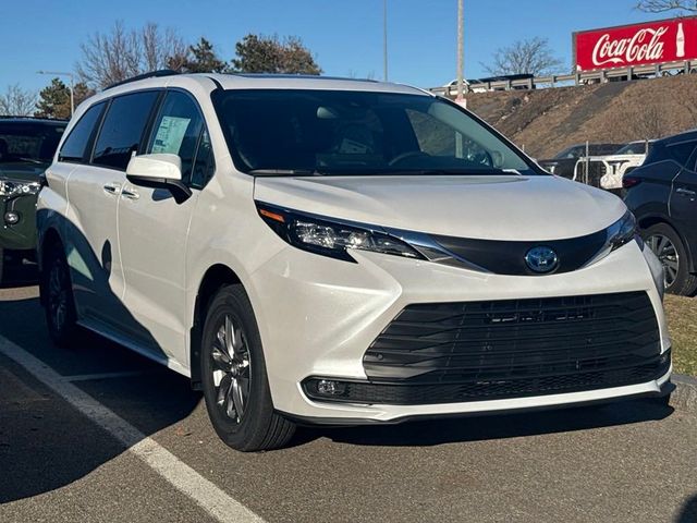 2025 Toyota Sienna XLE