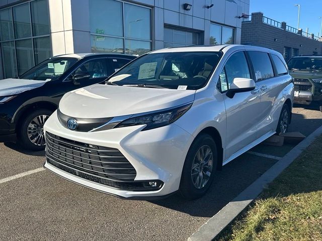 2025 Toyota Sienna XLE