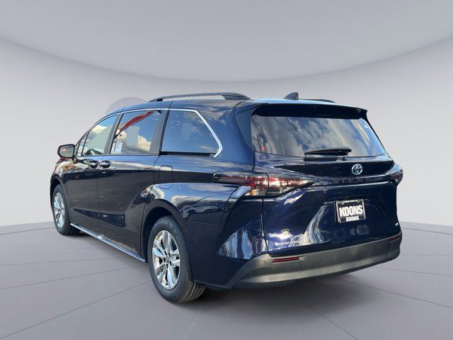 2025 Toyota Sienna XLE