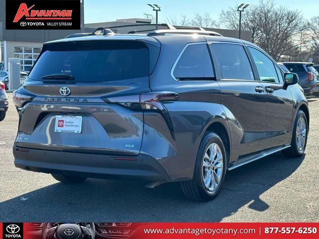 2025 Toyota Sienna XLE