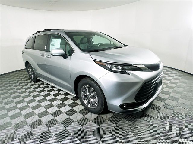 2025 Toyota Sienna XLE