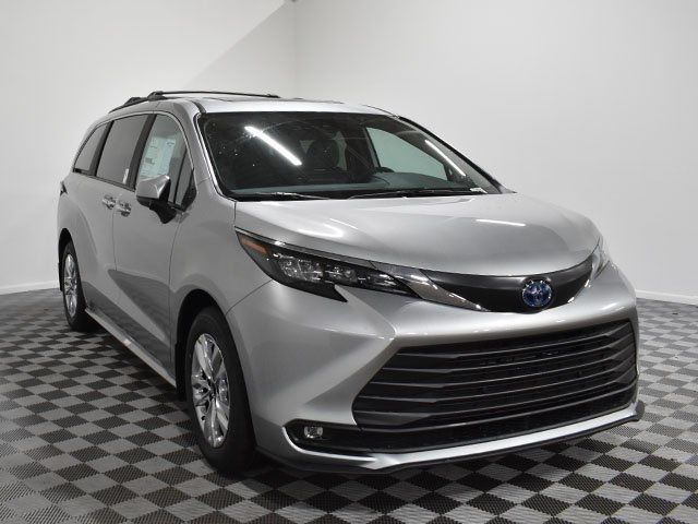 2025 Toyota Sienna XLE