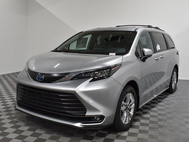 2025 Toyota Sienna XLE