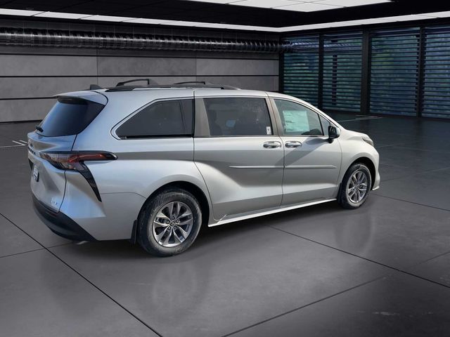 2025 Toyota Sienna XLE