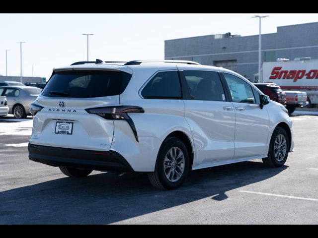 2025 Toyota Sienna XLE