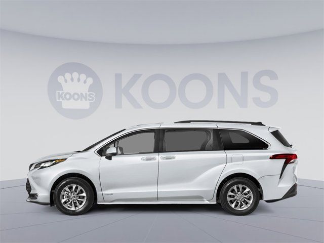 2025 Toyota Sienna XLE