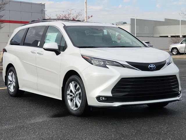 2025 Toyota Sienna XLE