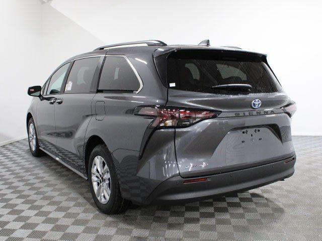 2025 Toyota Sienna XLE