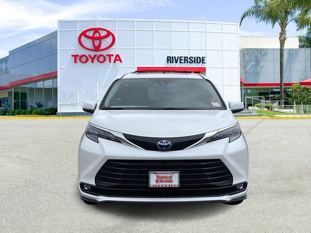 2025 Toyota Sienna XLE