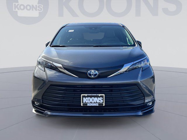 2025 Toyota Sienna XLE