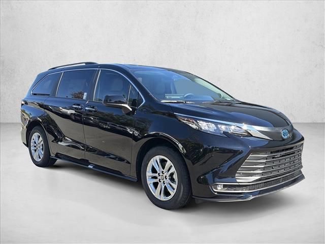 2025 Toyota Sienna XLE