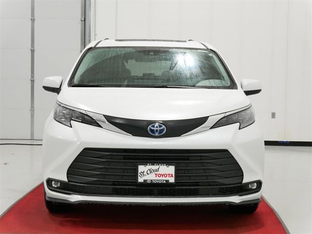 2025 Toyota Sienna XLE