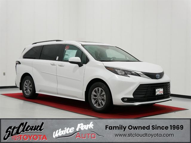 2025 Toyota Sienna XLE