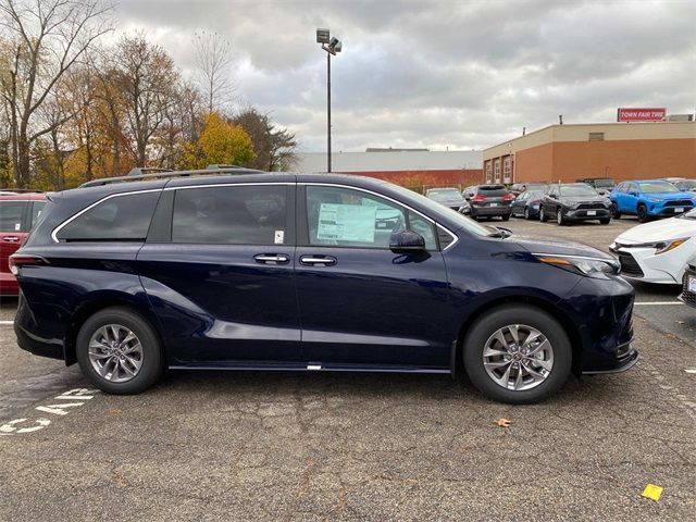 2025 Toyota Sienna XLE