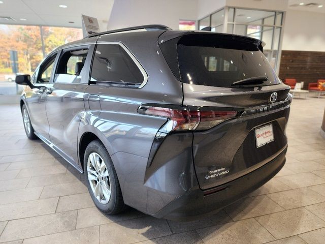 2025 Toyota Sienna XLE