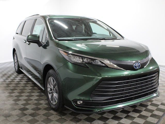 2025 Toyota Sienna XLE