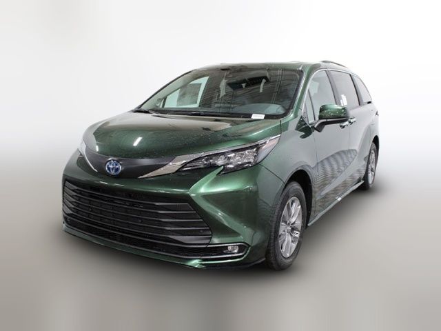 2025 Toyota Sienna XLE