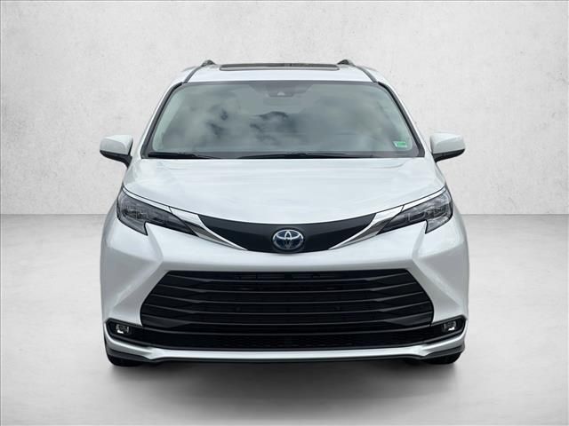 2025 Toyota Sienna XLE
